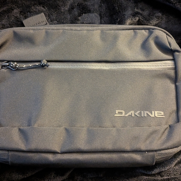 Dakine Men's Messenger Sling Bag